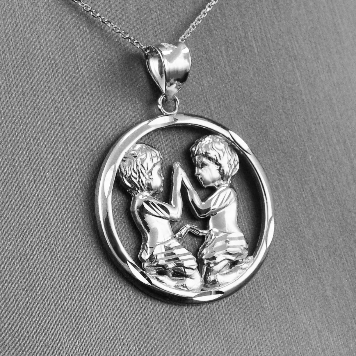 Sterling Silver Zodiac Sign Pendant Necklace Round Diamond-Cut Design 12 Astrology Signs